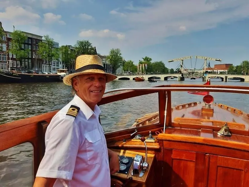 Hotel Motorjacht At Ease Ámsterdam Hotel en barco